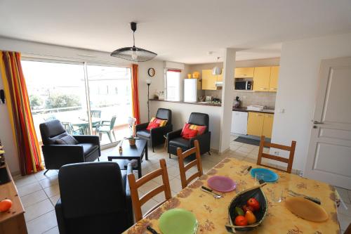 Apartment with Sea View image 9