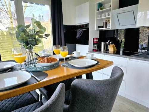 ห้องครัว, Fuchsbau mit Kamin & Terrasse & Garten in เกรอเนบัค