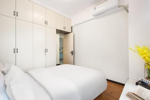 Two-Room Apartment image 1