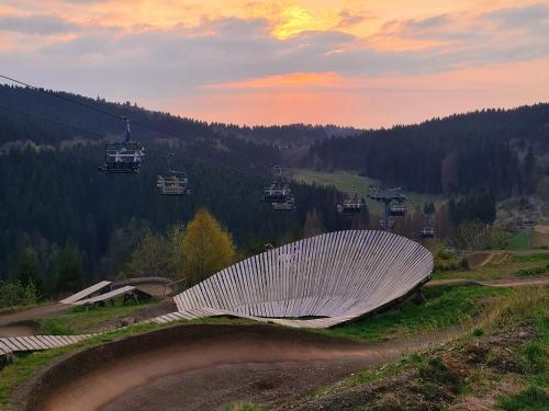 สภาพแวดล้อมโดยรอบ, Fuchsbau mit Kamin & Terrasse & Garten in เกรอเนบัค