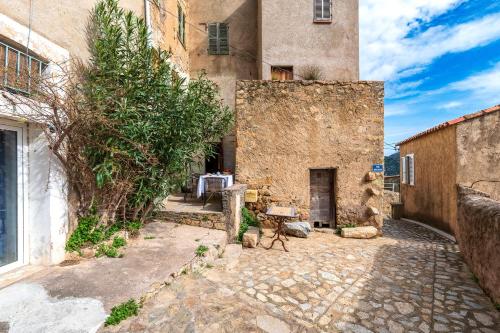 Pohled zvenku, U Fragnu - A 10min de LIle-Rousse in Santa-Reparata-di-Balagna