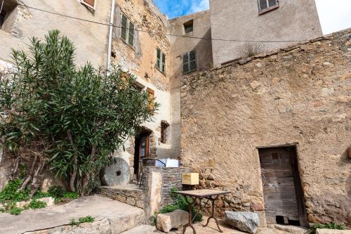 Pohled zvenku, U Fragnu - A 10min de LIle-Rousse in Santa-Reparata-di-Balagna