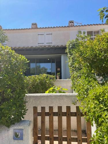 Three-Bedroom Home room in SP460-009 Maison 4 pièces SAINT PIERRE LA MER