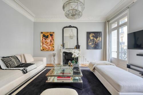 AV Experiences - Appartement Bugeaud Luxury, Paříž