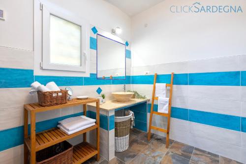 ClickSardegna Villa dei Limoni with pool close to the beach