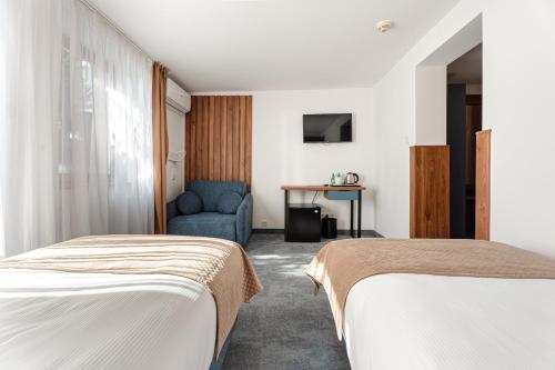 3 twin beds