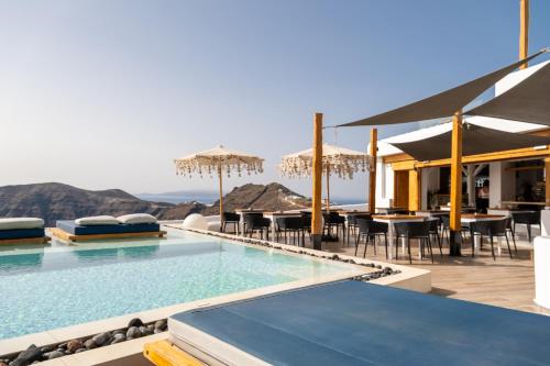 Santorini's Balcony Art Houses - image 8