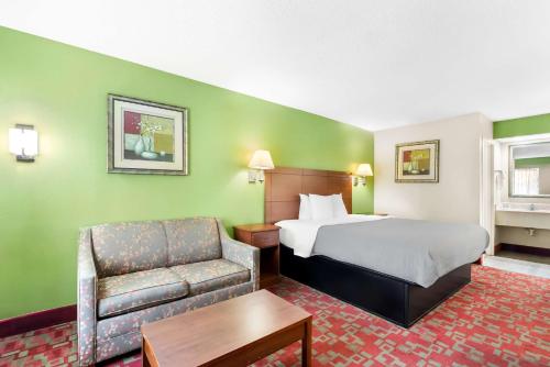 Quality Inn Selma - image 14