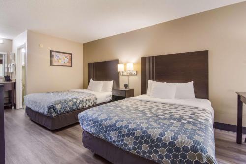 Econo Lodge South Garner - image 14