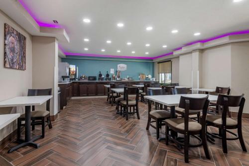 Americas Best Value Inn Salisbury - image 2