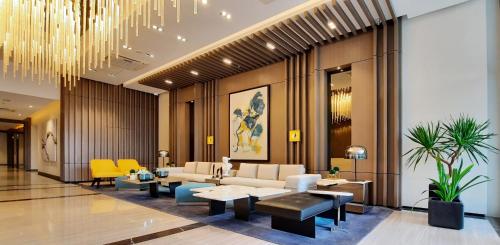 Spacious Modern Suites with Amazing City View