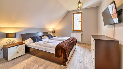 Three-Bedroom Apartment image 10