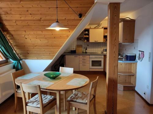 2 bedrooms, 3 beds
