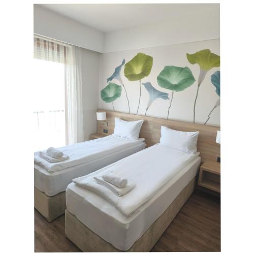2 twin beds