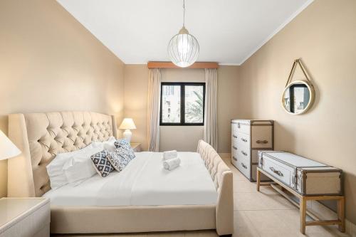 Charming Old Town Dubai 2BR Retreat with Burj Khalifa Balcony View, Dubaj (fotografie 8)