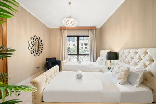 Charming Old Town Dubai 2BR Retreat with Burj Khalifa Balcony View, Dubaj (fotografie 3)