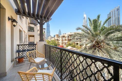 Charming Old Town Dubai 2BR Retreat with Burj Khalifa Balcony View, Dubaj (fotografie 5)