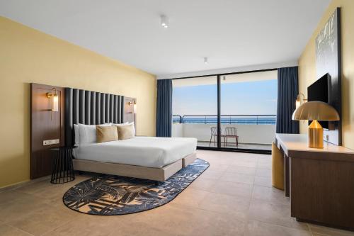 The Rif at Mangrove Beach Corendon Curacao All-Inclusive, Curio by Hilton in 威廉斯塔德