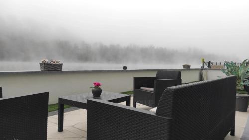 Charming Riverside House with Jacuzzi and Gym Charming Riverside House with Jacuzzi and Gym