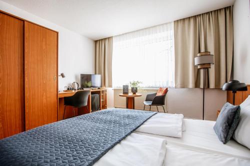 Double Room image 10