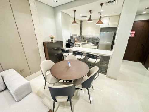 Vserve I 1 BR - Luxury Escape in Business Bay - image 6