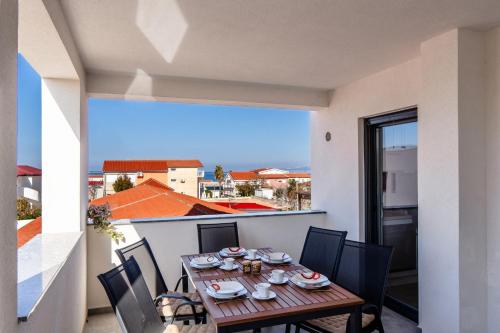 Apartments with parking space Vir - 24111 - image 3