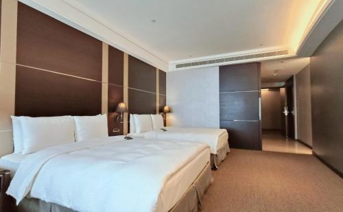 Deluxe Family Room image 8