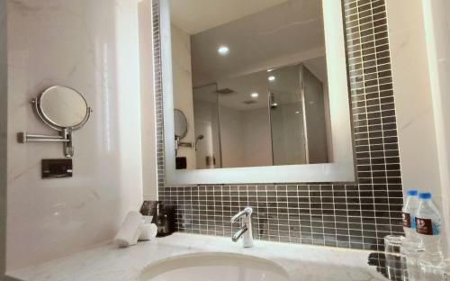 Deluxe Family Room image 10