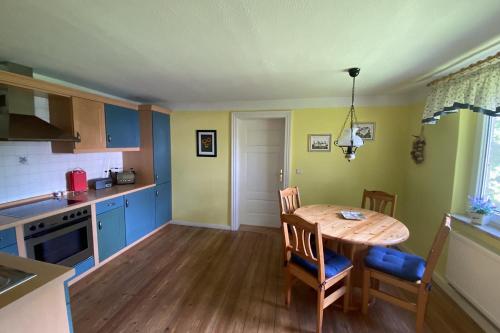 virtuve, idyllische Ferienwohnung am Rittermannshagener See in Groß Gievitz
