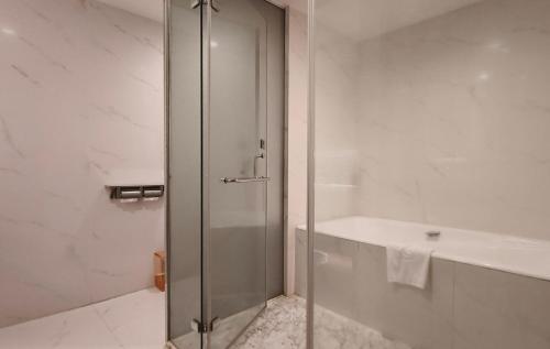 Standard Double Room image 3