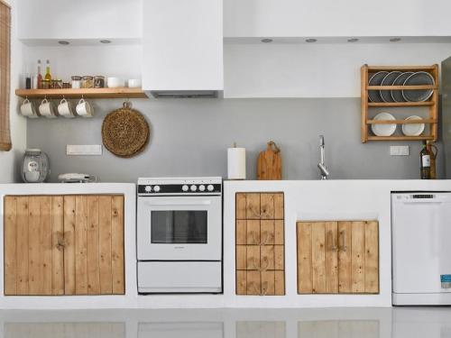 Maria Seaview Villa near Naousa in ลอส