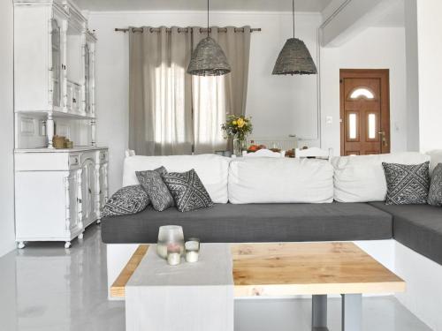 Maria Seaview Villa near Naousa in ลอส