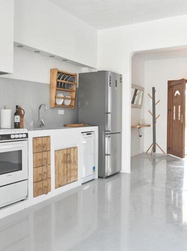 Maria Seaview Villa near Naousa in ลอส