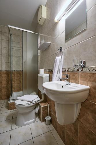 Pihenőkereszt Panzió - image 5