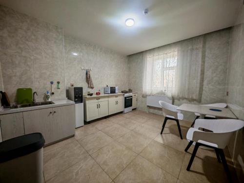 кухня, GUM University Apartment in Улан-Батор