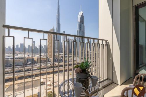 DOWNTOWN VIEWS II - VOGUE Two Bedroom Apartment with Balcony and Full Burj Khalifa View, Opposite Dubai Mall Skybridge, Dubai