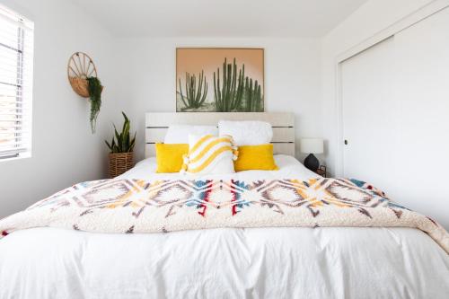 Spacious Family Retreat! Sleeps 12 + huge backyard in San Juan Capistrano, USA