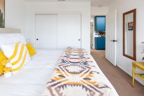 Spacious Family Retreat! Sleeps 12 + huge backyard in San Juan Capistrano, USA