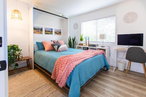 Spacious Family Retreat! Sleeps 12 + huge backyard in San Juan Capistrano, USA