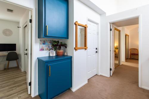 Spacious Family Retreat! Sleeps 12 + huge backyard in San Juan Capistrano, USA