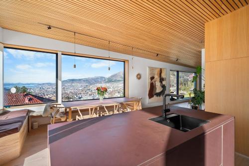 Stay in The Hollywood Hills of Bergen with Breathtaking Views, Bergen (foto 9)