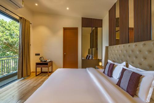 SaffronStays Hillside Harrier - Swiss-style cottages in Lonavala with balconies & bathtub near Pawna Lake
