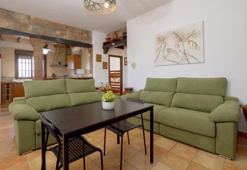 Közös társalgó / TV, Cubo's Cid & Ruiz Olivar Rural House in Gibralgalía