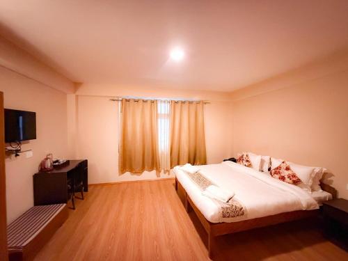 Deluxe Room image 10