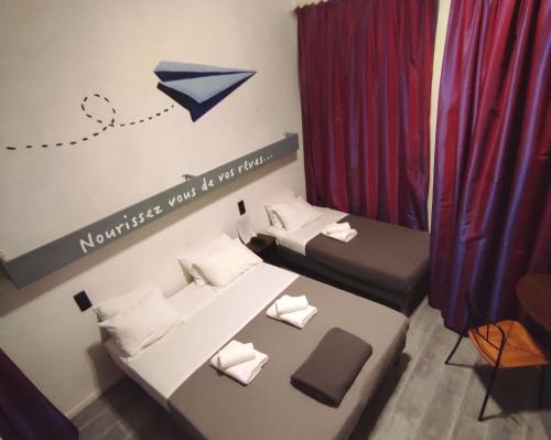 Standard Triple Room image 3