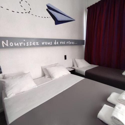 Standard Triple Room image 2