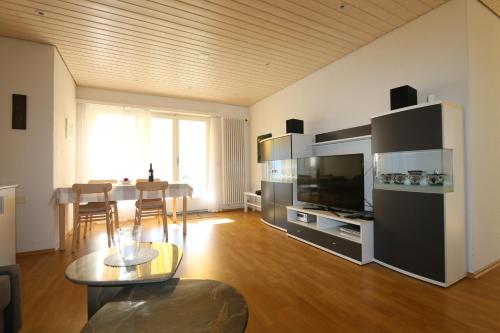 Ferienwohnung mit Aussicht und Pool in Gordola