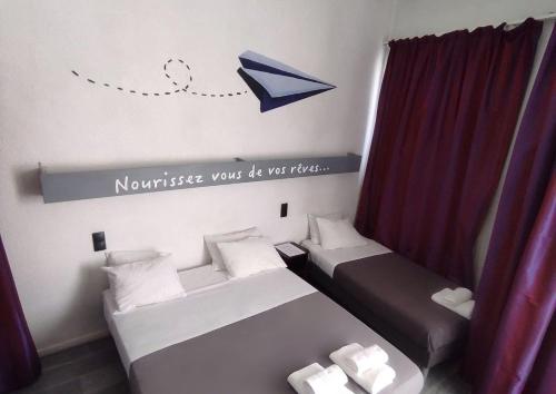 Standard Triple Room image 1