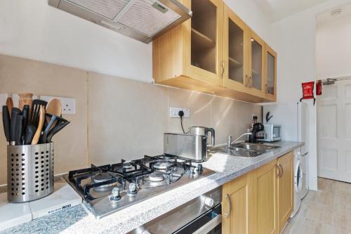 Acton Central apartment - image 10