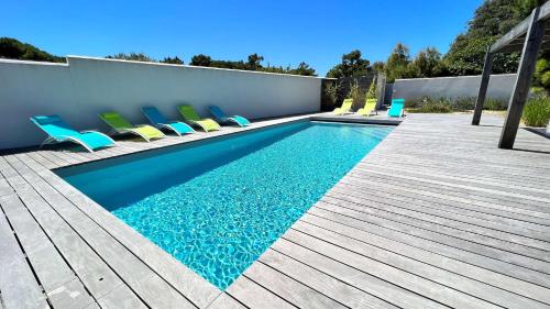 Superbe villa entièrement rénovée avec piscine à proximité de la plage gîte à louer Les Grenettes
